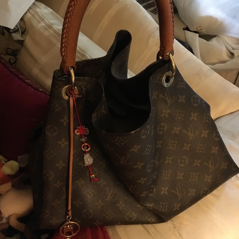 Louis Vuitton Artsy MM
